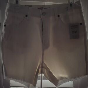 Signature Women's Cream Levi Jean Shorts